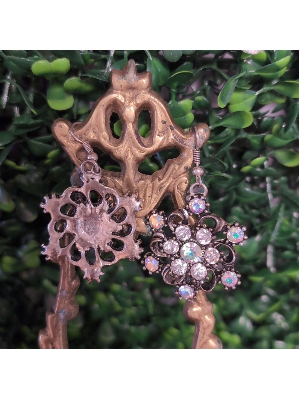 Elegant Snowflakel Crystal Earrings - Picture 4 of 5